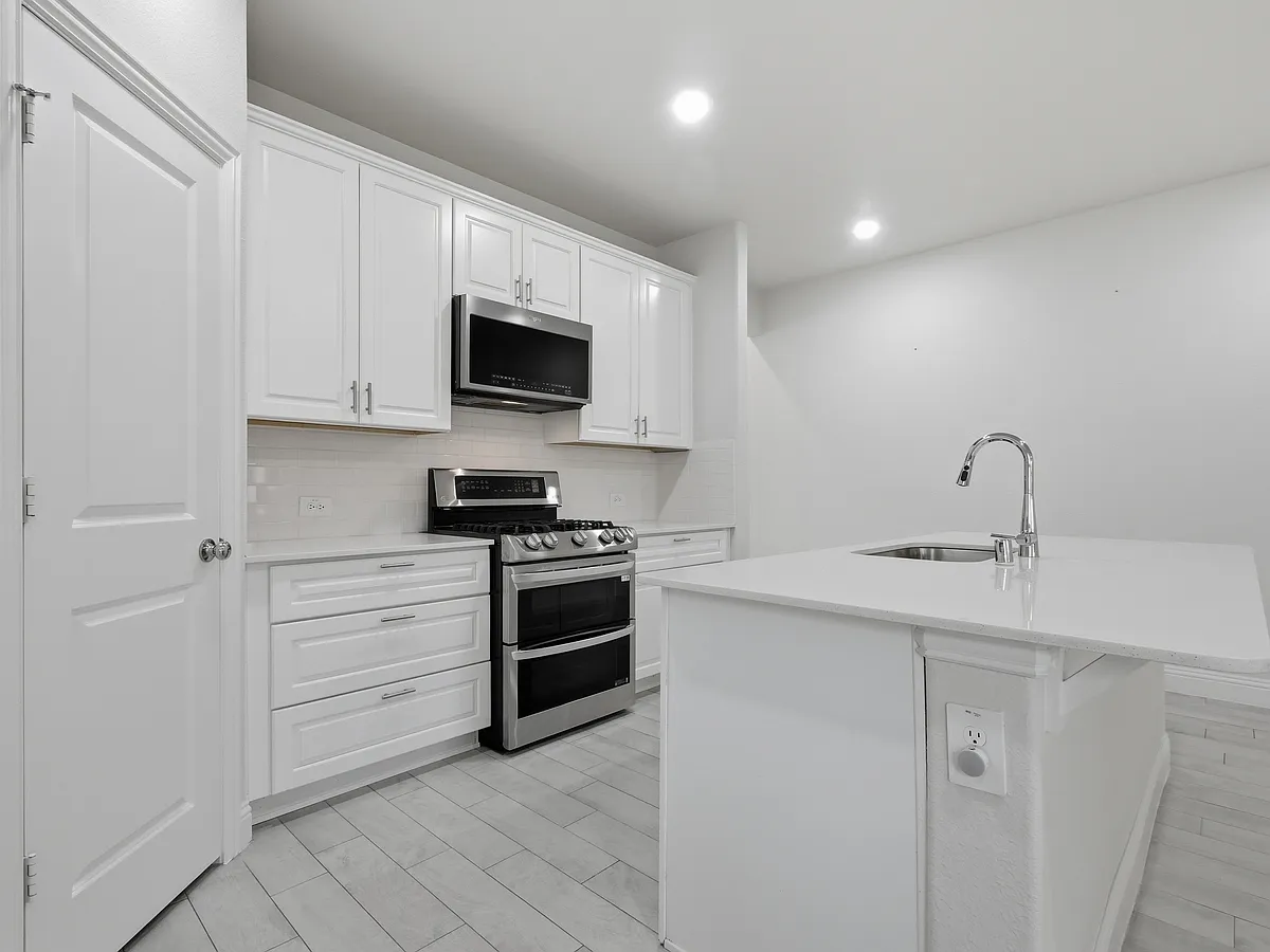 Building Photo - 3220 Amber Waves Ln