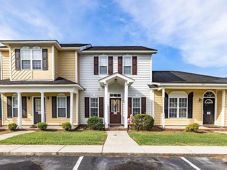 Sterling Pointe Apartments — Photo 6