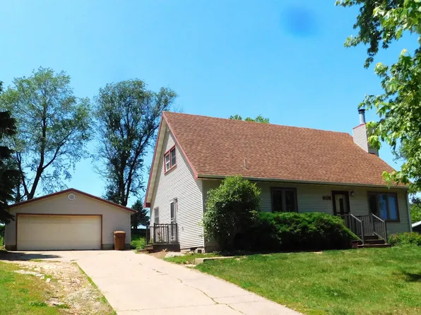 609 N 24th St, Denison, IA 51442