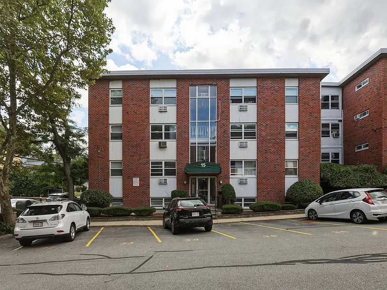15 Commonwealth Ct #10 — Photo 2