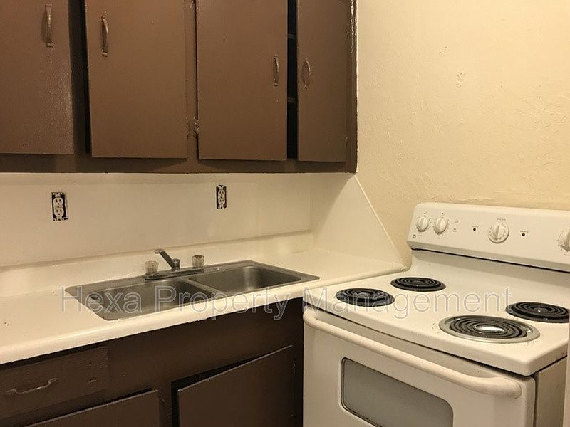 2nd image of 409 Austin St Unit 9