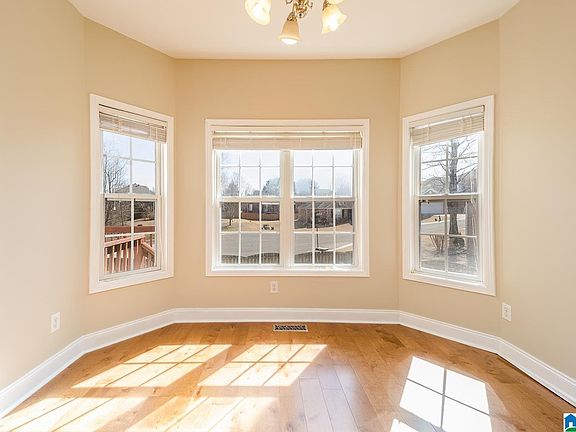 5th image of 931 Ashford Ave