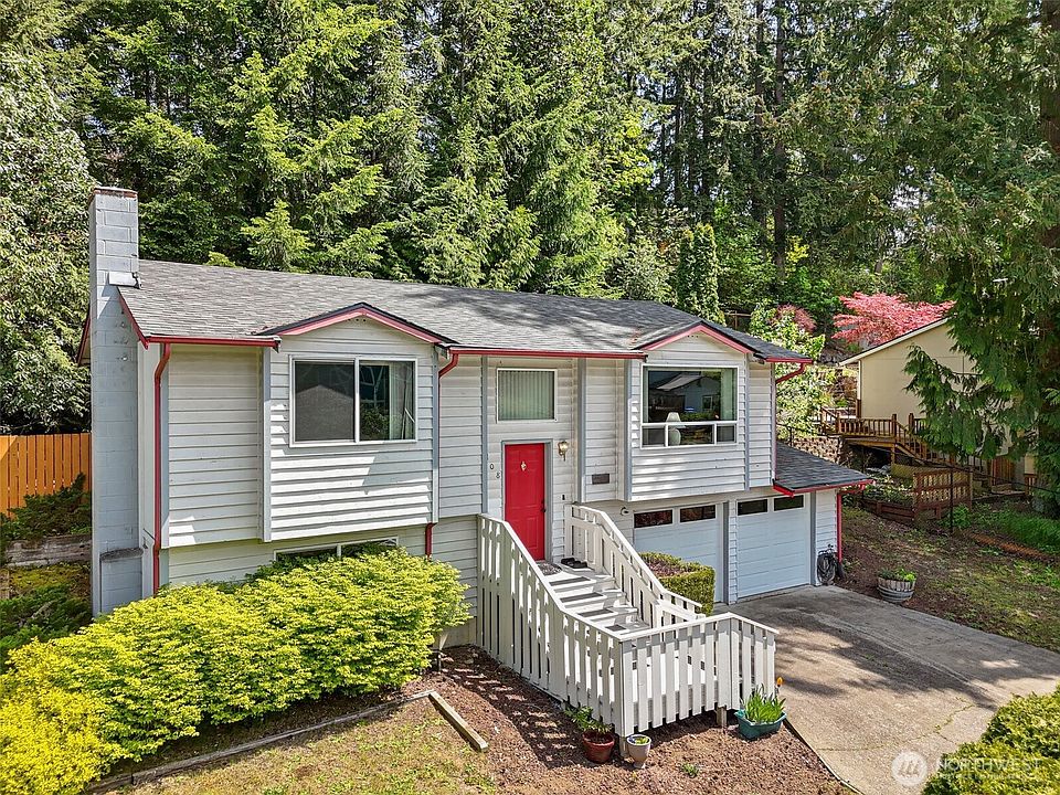 1st image of 8108 181st Avenue E