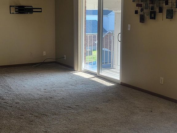 4th image of 4309 Sunridge Dr APT M