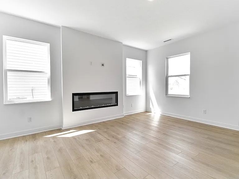 422 Eisenhower St — Photo 20