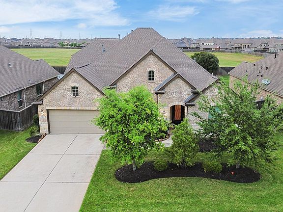 2nd image of 6714 Cottonwood Crest Ln