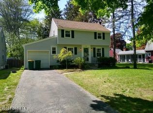 1537 Clifton Park Rd, Niskayuna, NY 12309