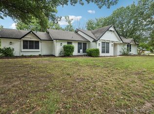 10632 E Dogwood Ct, Claremore, OK 74019