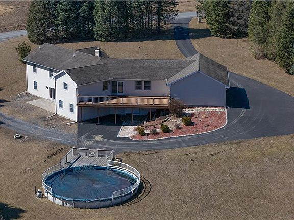 3rd image of 818 Fir Dr