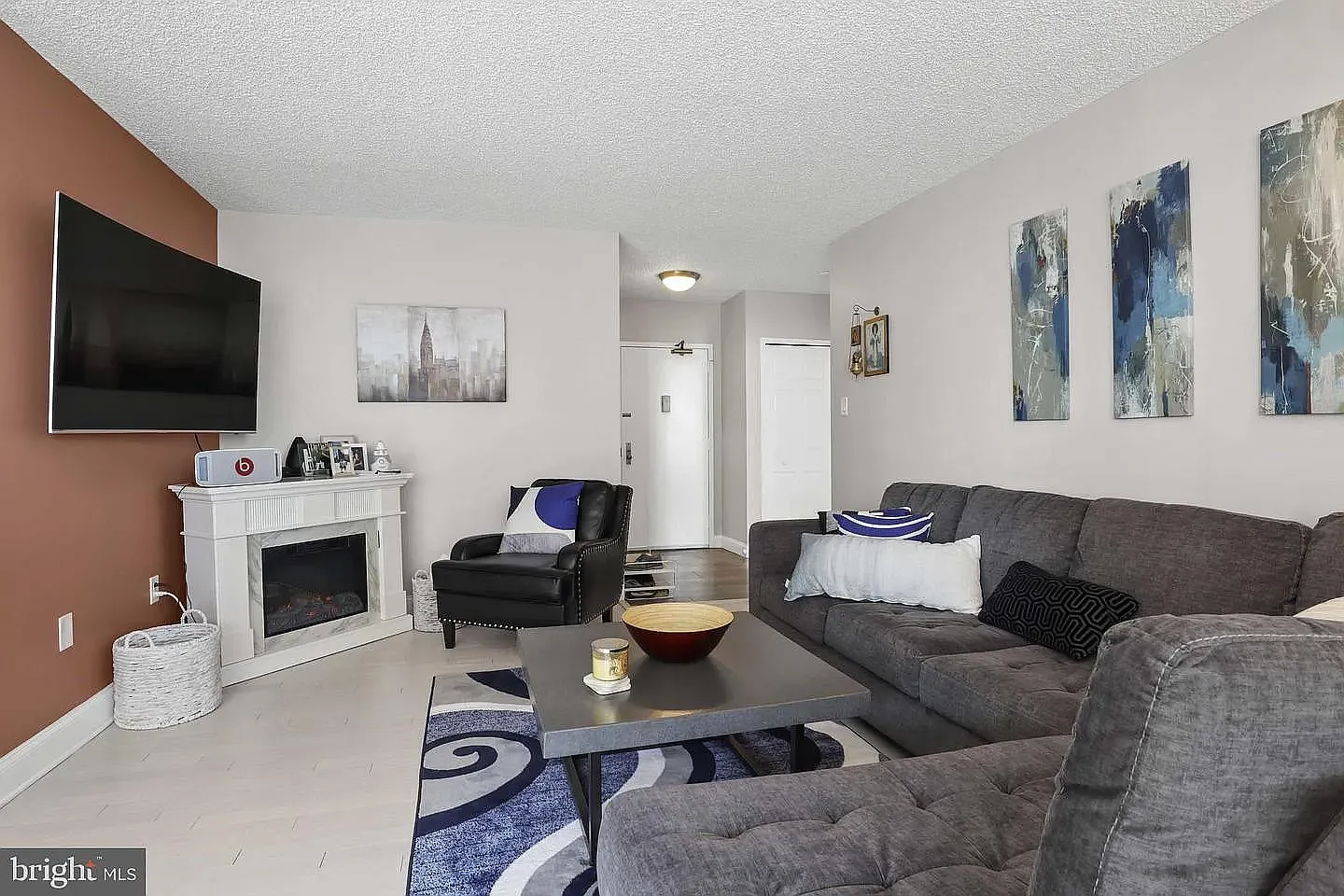 1 bed, 951 sqft, $2,400 — Photo 2