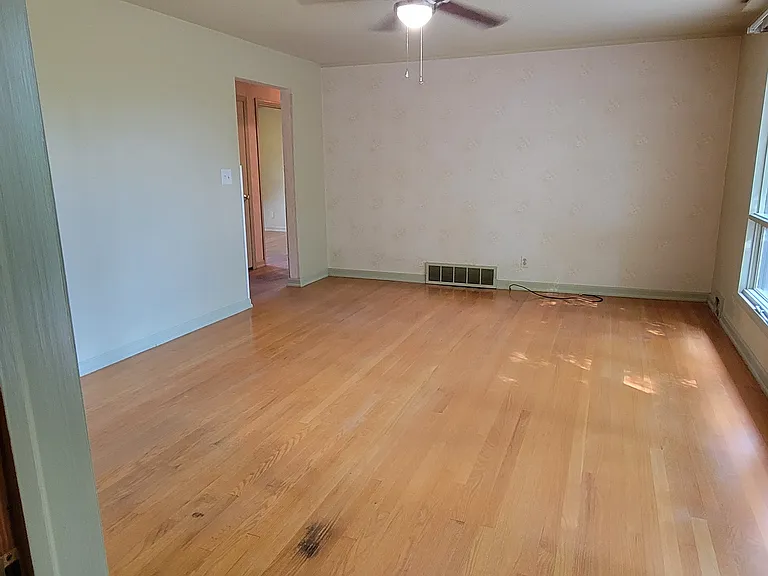 121 Layton Ave — Photo 10