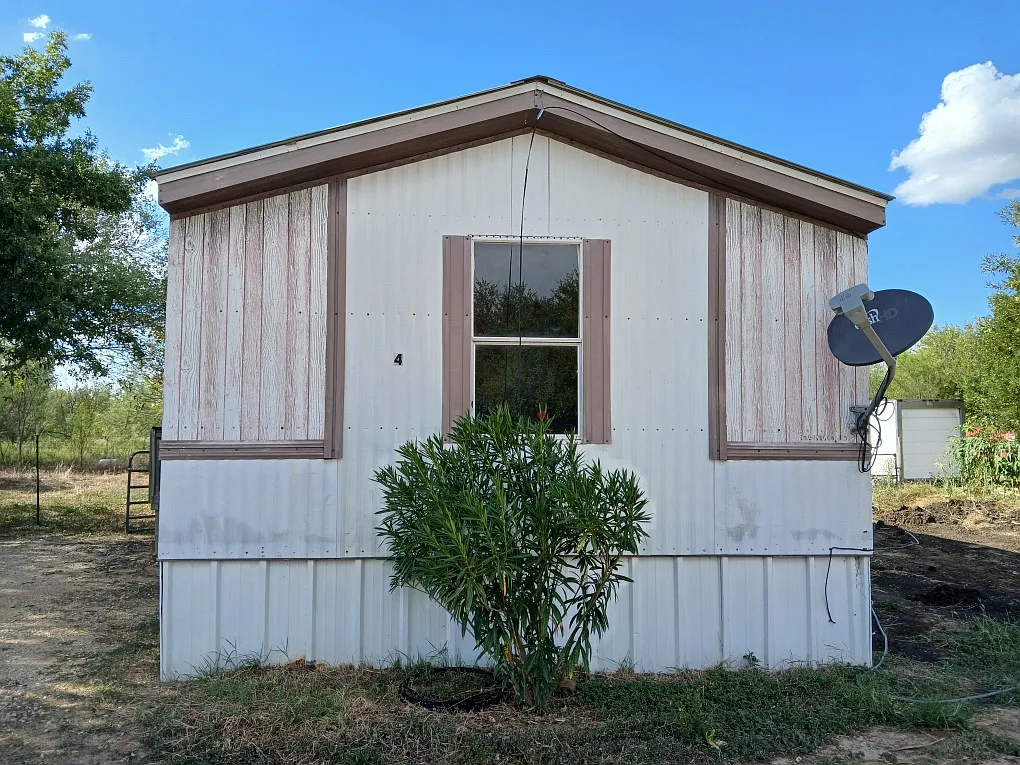 4 bed, 1250 sqft, $1,050 — Photo 2