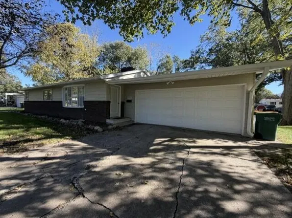 2302 Sears St, Valparaiso, IN 46383