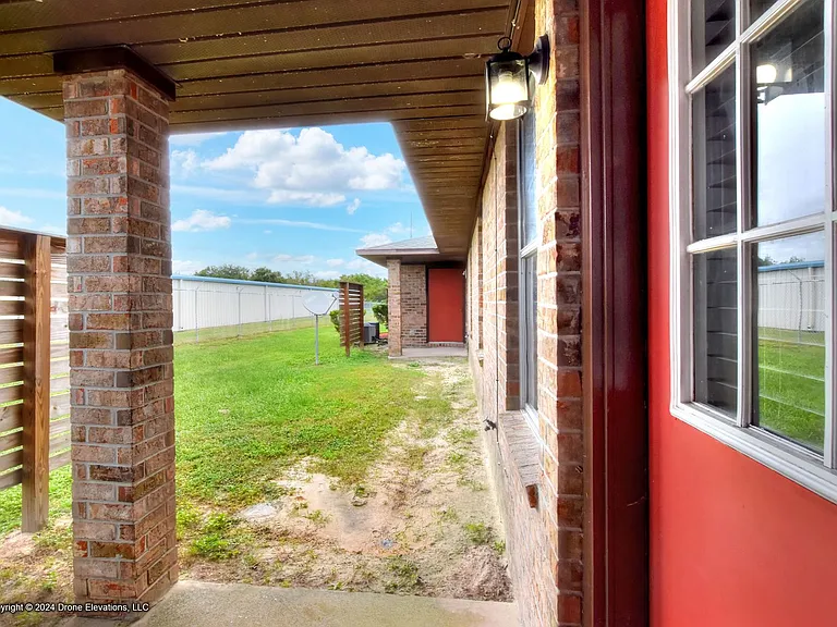 Locale at Eagle Lake — Photo 16