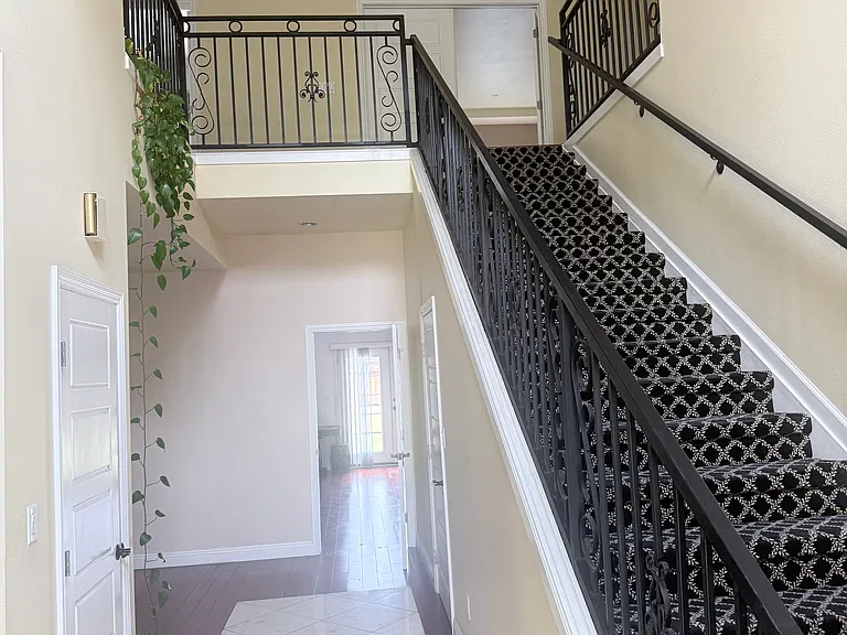1410 Encino Ave — Photo 4