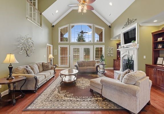 2nd image of 323 Ridgecrest Dr