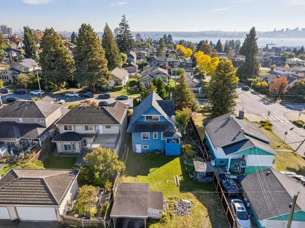 358 W 16th St, North Vancouver, BC V7M 1T8