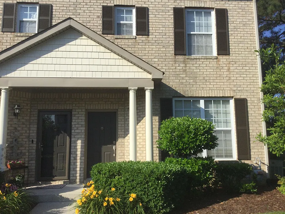 2037 Smallbrooke Ct