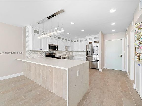 5th image of 888 Intracoastal Dr APT 2B