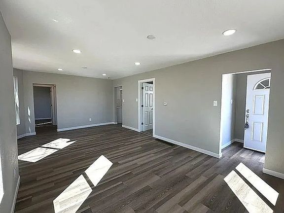 3rd image of 1123 E 9th St