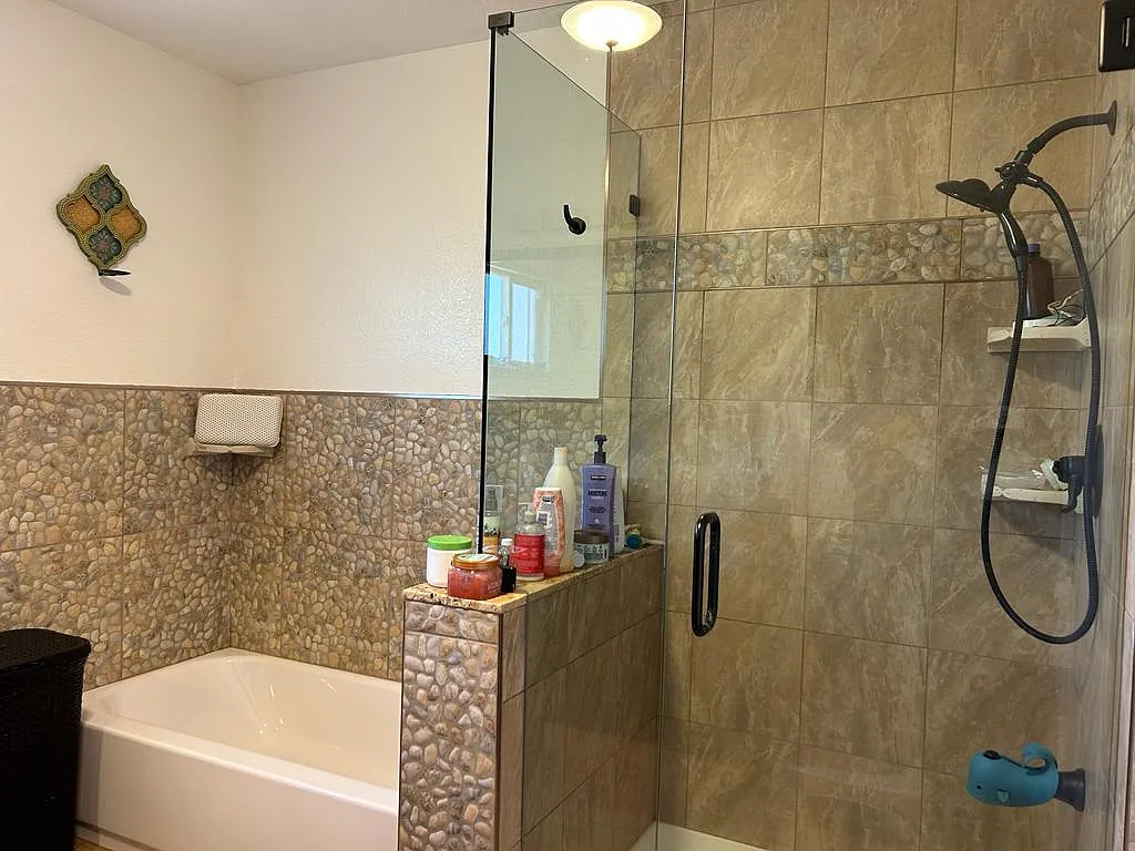 4 bed, 1700 sqft, $4,950 — Photo 4