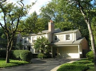 94 Cloverly Rd, Grosse Pointe Farms, MI 48236