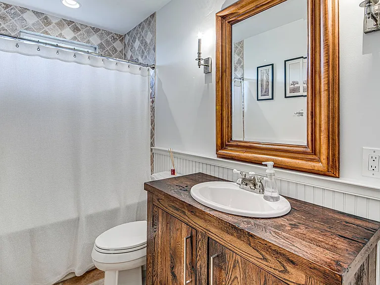 200 Woodbine Dr — Photo 12