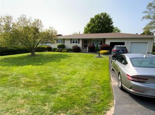 3 Harts Hill Cres, Whitesboro, NY 13492