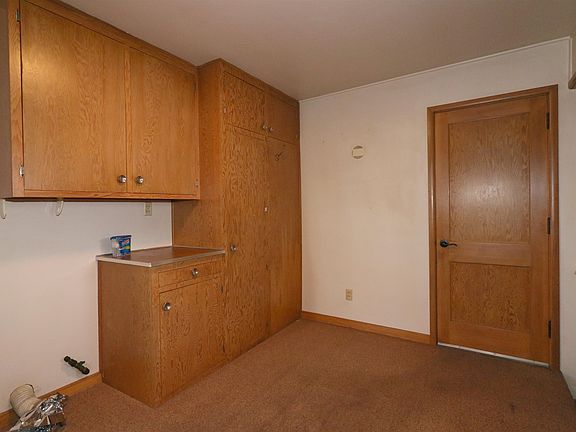 4th image of 205 E 2nd St