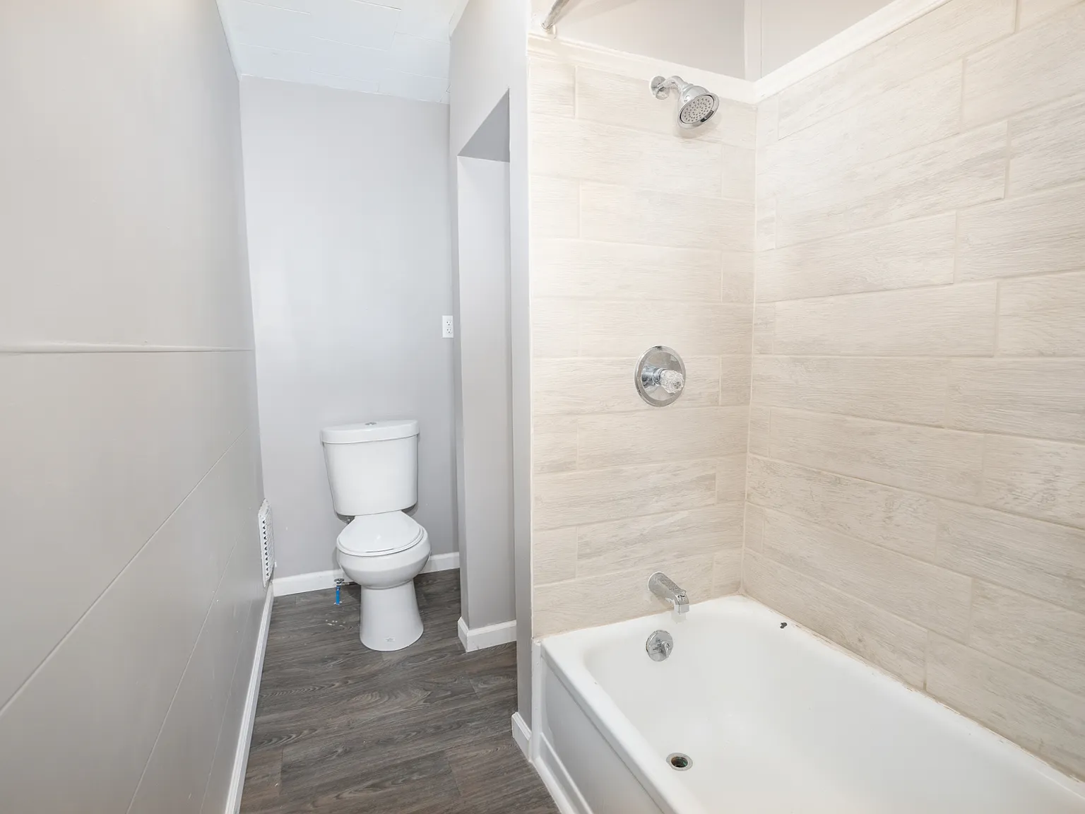 2 bed, 1.0 bath, 950 sqft, $1,000 — Photo 2