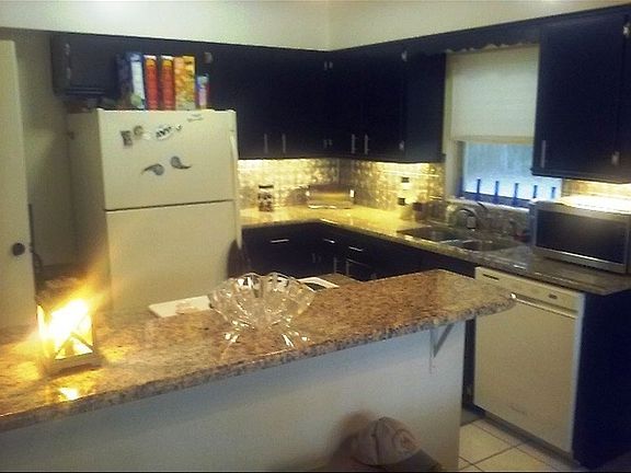 2nd image of 4726 Elaine Pl