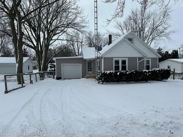 6337 Chard St, Marlette, MI 48453