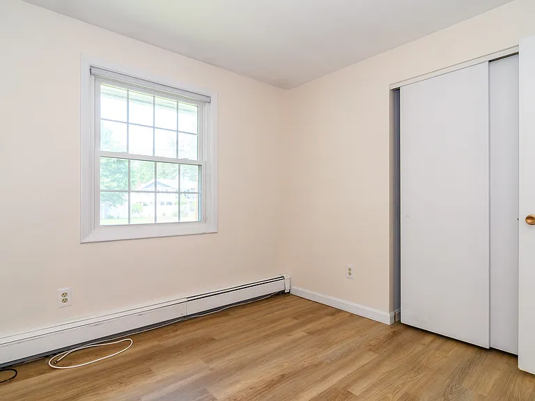 33 Eisenhower Rd — Photo 13