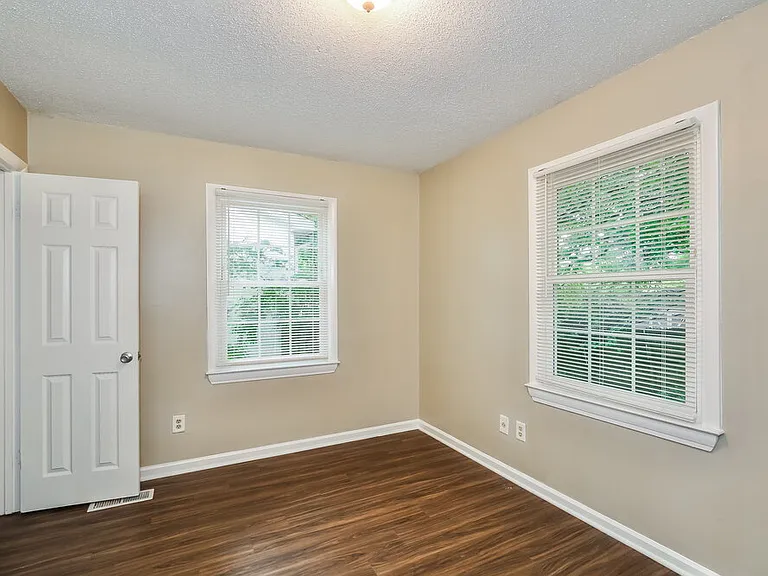 4407 Cornell Ave — Photo 11