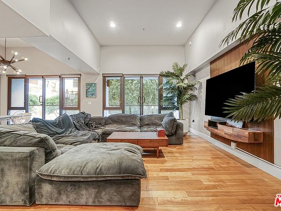 4th image of 460 S Spring St APT 212