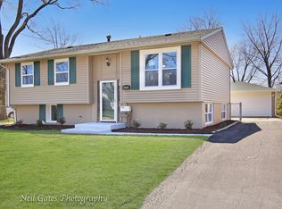 430 E Maple Dr, Glenwood, IL 60425