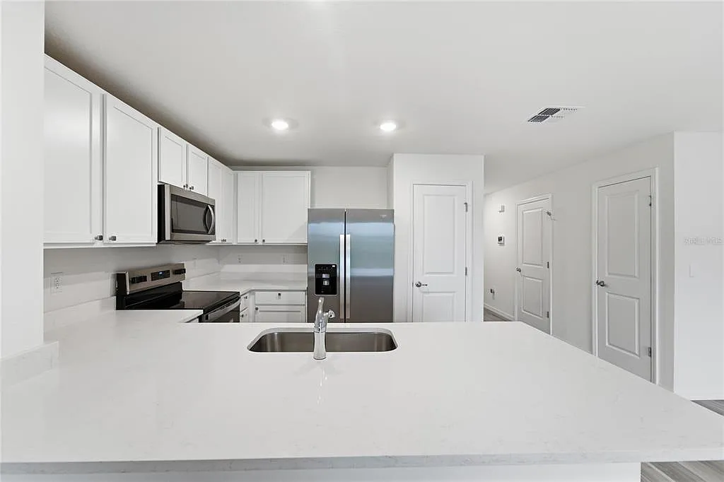 3 bed, 2.5 bath, 1464 sqft, $1,775 — Photo 3