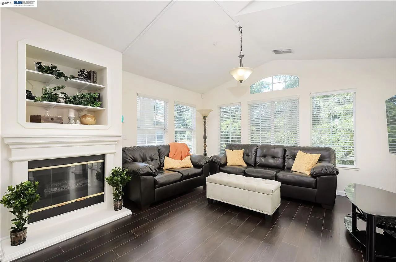 2 bed, 1064 sqft, $3,350 — Photo 2