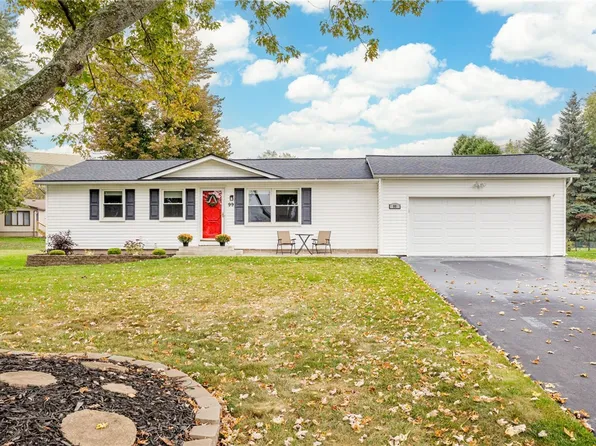 99 Larkins Xing, Rochester, NY 14612