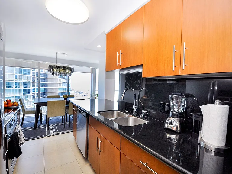 1810 Avenida Del Mundo #1009 — Photo 9