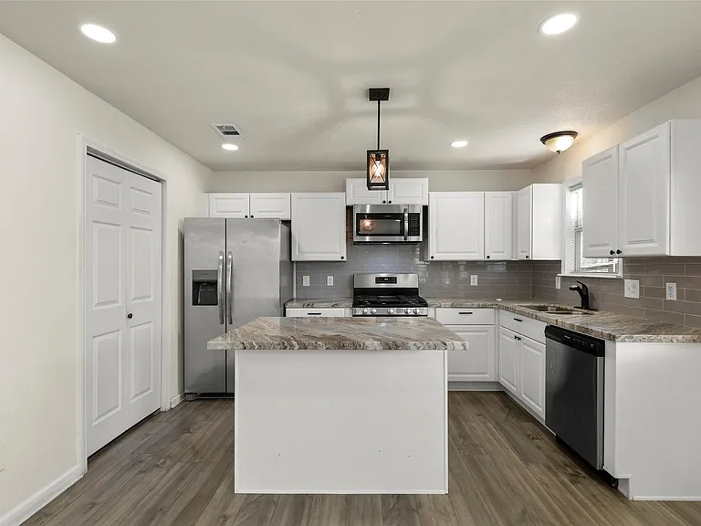14106 Kinsbourne Ln — Photo 2