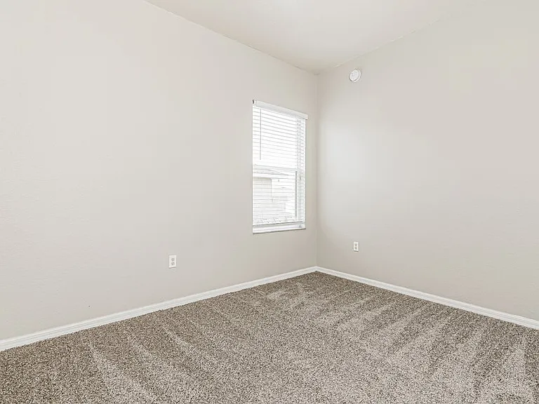 292 Cloverdale Rd — Photo 13