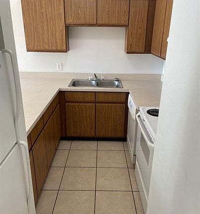 4th image of 3860 Osprey Cir APT C