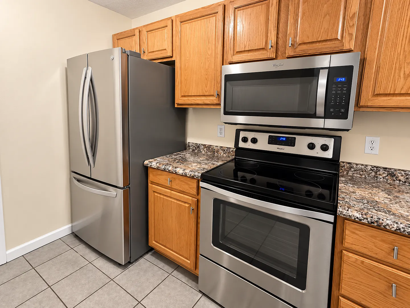 3 Bedroom Condo - Gated Community! — Photo 3