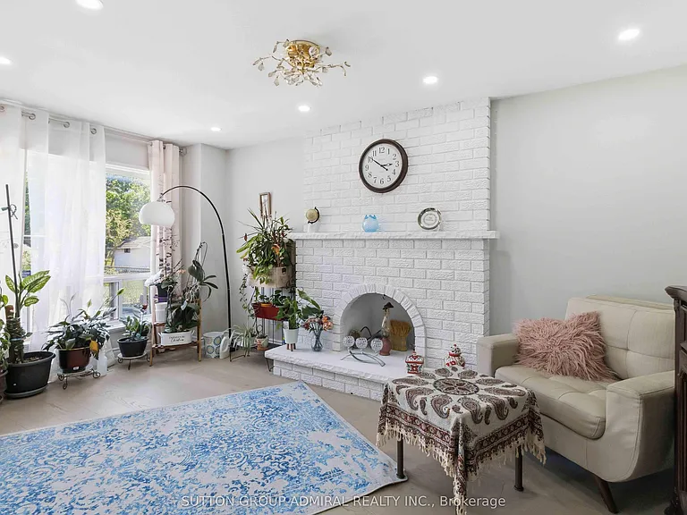 87 Marita Pl #MAIN UPPER FLR — Photo 9