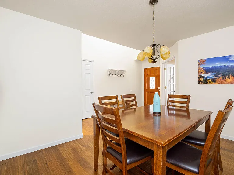 146 Luxury Ln — Photo 5