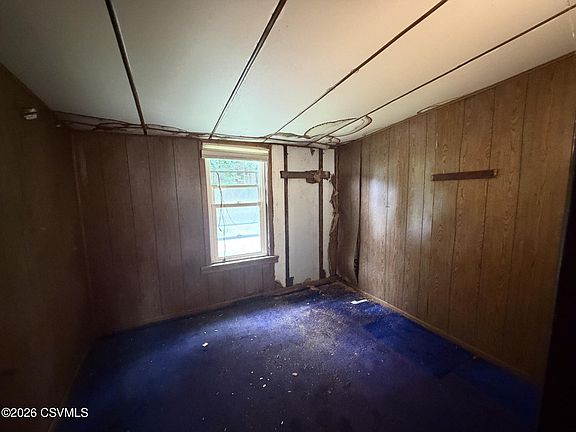 23rd image of 385 Spruce Hollow Rd