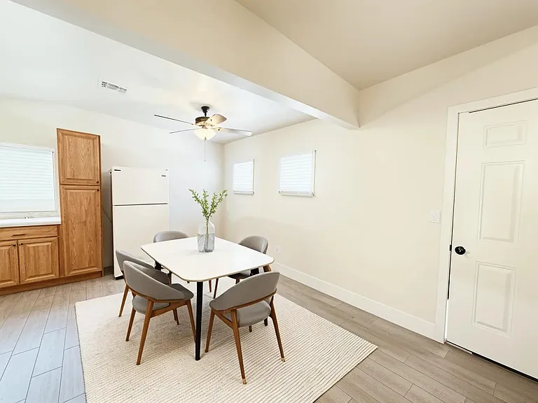 1130 E Portland St — Photo 3