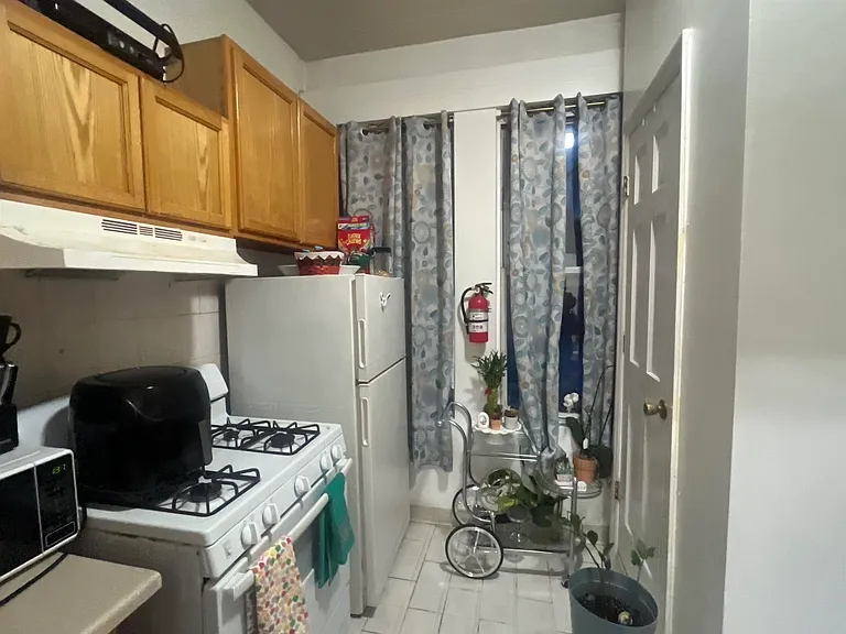 2518 Bergenline Ave — Photo 2