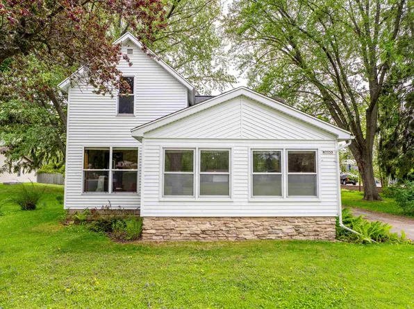 W7755 Spruce St, Shiocton, WI 54170